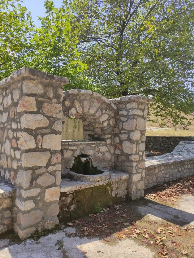 i pigi stin tserni omvriakis domokou